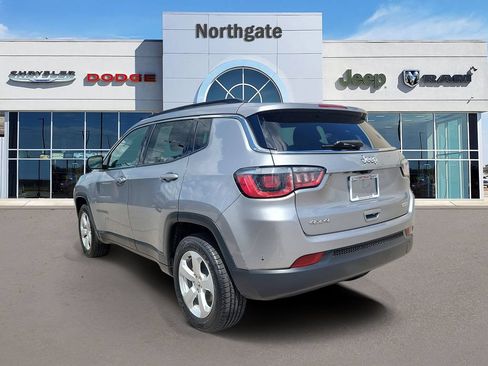 Used 2018 Jeep Compass Latitude w/ Cold Weather Group AWD/4WD image 3