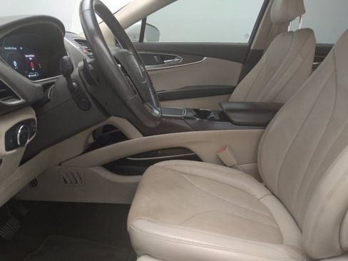 Used 2019 Lincoln Nautilus Reserve image 17