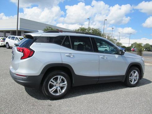 Used 2020 GMC Terrain SLE w/ Driver Convenience Package image 6