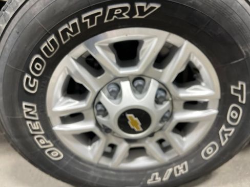 Used 2022 Chevrolet Silverado 2500 LT AWD/4WD image 45