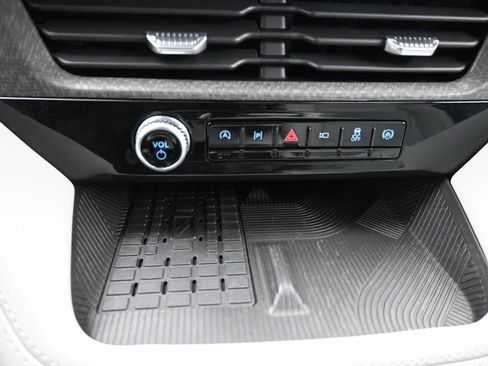 Used 2025 Ford Explorer Platinum w/ Ultimate Package image 19