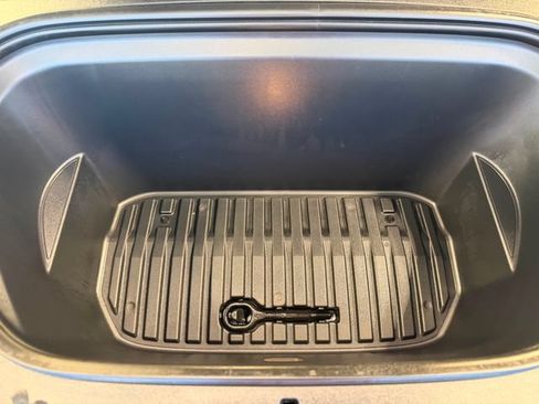 Used 2023 Tesla Model Y Long Range AWD/4WD image 38