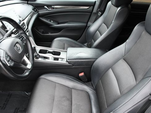 Used 2018 Honda Accord Sport image 8