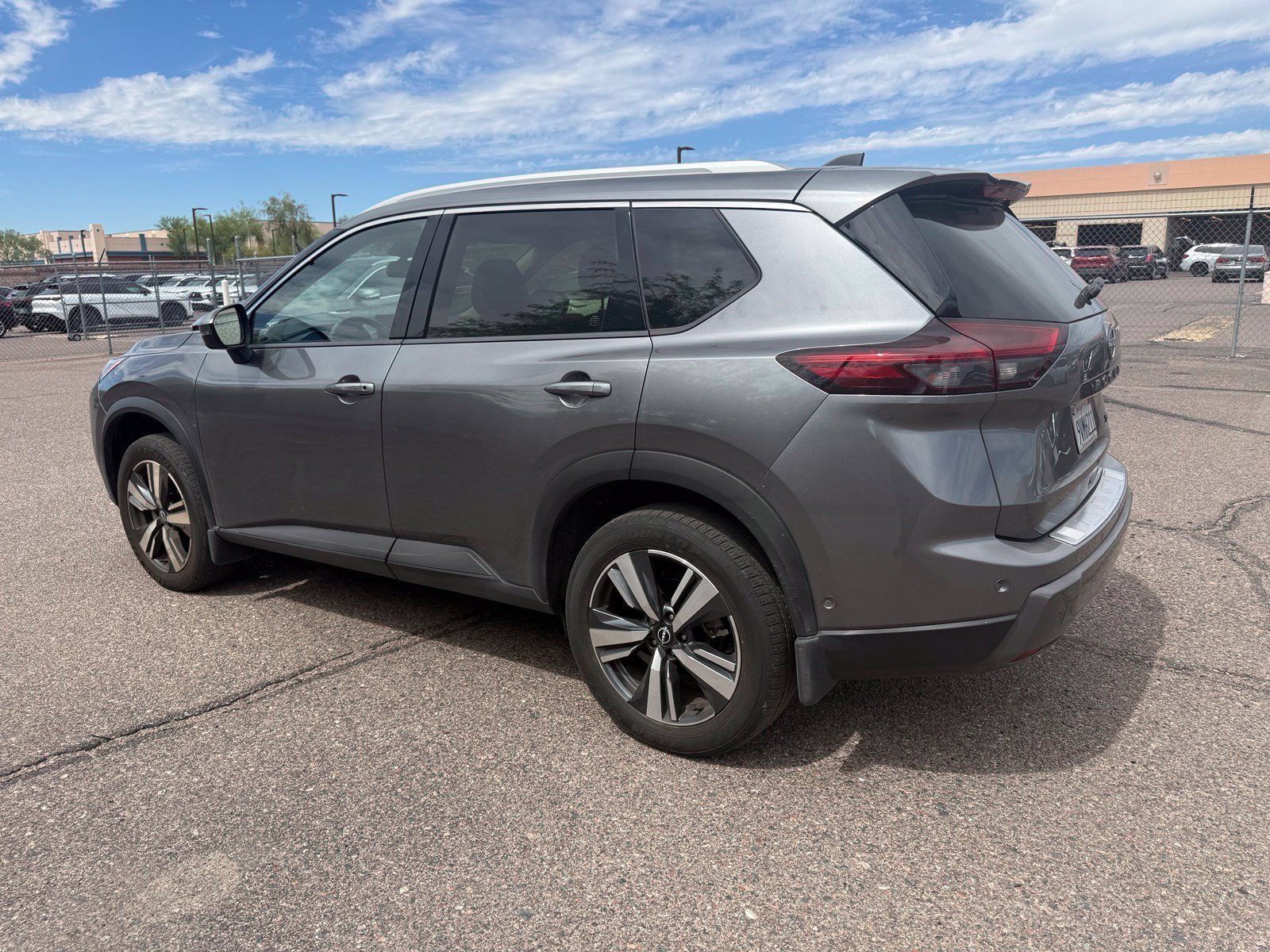 Used 2025 Nissan Rogue SL FWD image 5