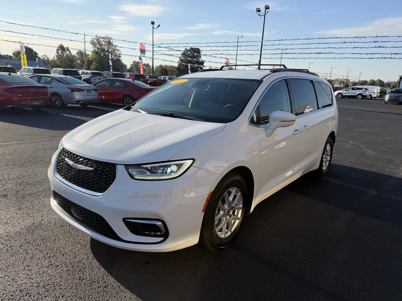Used 2022 Chrysler Pacifica Touring-L FWD image 9