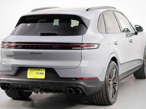 Used 2024 Porsche Cayenne image 56