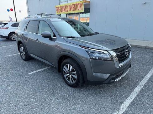 Used 2025 Nissan Pathfinder SL w/ Cargo Package AWD/4WD image 2