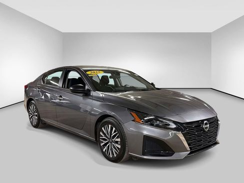 Used 2025 Nissan Altima 2.5 SV image 5