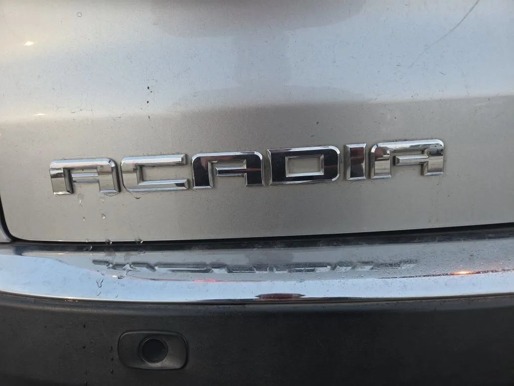 Used 2012 GMC Acadia SLT w/ LPO, 'HIT The Road' Package FWD image 21