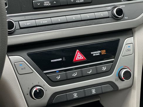 Used 2017 Hyundai Elantra SE FWD image 18
