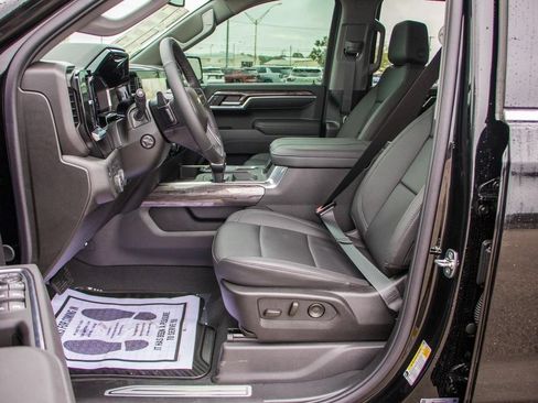 Used 2025 Chevrolet Silverado 1500 LTZ AWD/4WD image 46