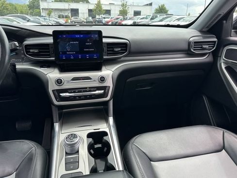 Used 2022 Ford Explorer XLT w/ Equipment Group 202A RWD image 14