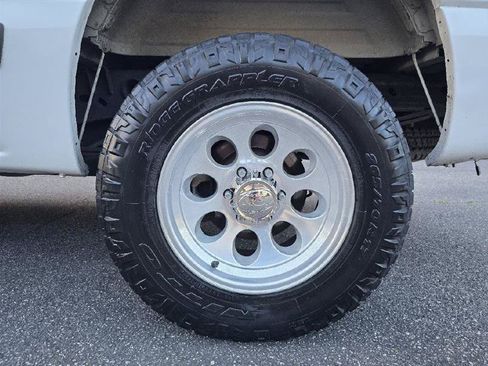 Used 2000 Chevrolet Silverado 1500 LS w/ Off-Road Chassis Pkg AWD/4WD image 15