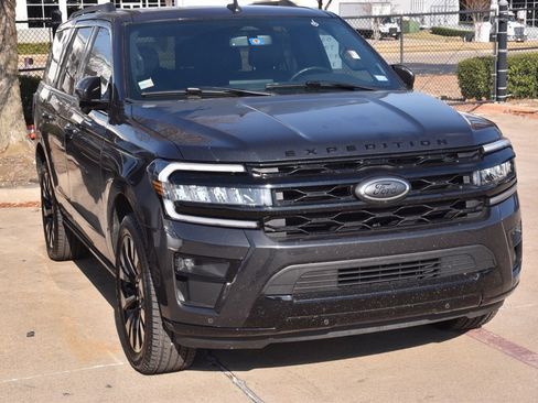 Used 2023 Ford Expedition Limited image 4