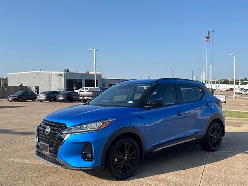 Certified 2024 Nissan Kicks SR w/ SR Premium Package FWD image 9