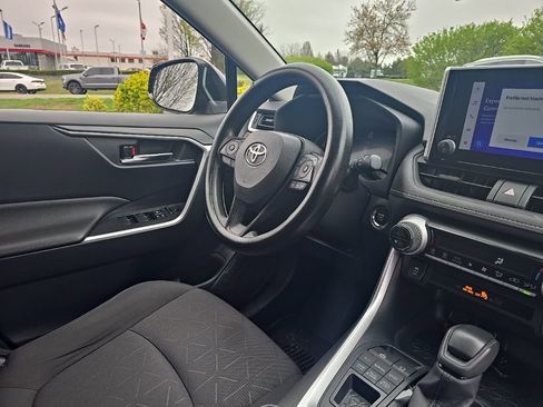 Used 2023 Toyota RAV4 XLE w/ Convenience Package image 10