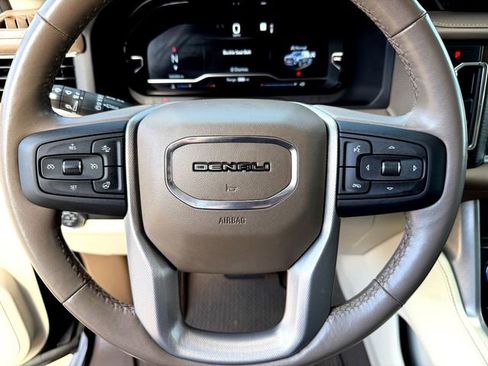Used 2023 GMC Yukon XL Denali image 11