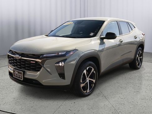 Used 2024 Chevrolet Trax RS FWD image 17