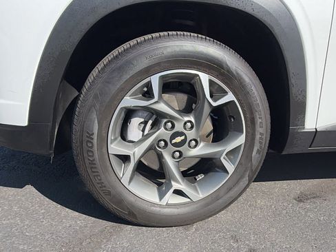 Used 2024 Chevrolet Trax LT FWD image 9