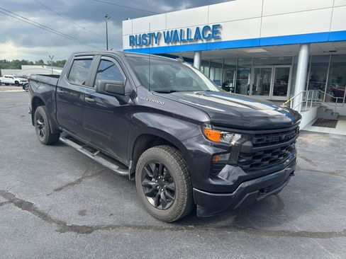 Used 2023 Chevrolet Silverado 1500 Custom image 1