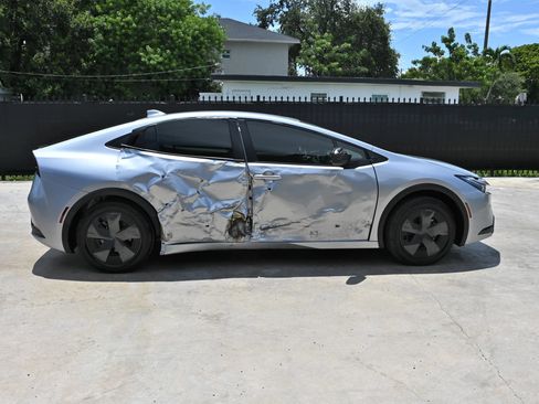 Used 2024 Toyota Prius Limited FWD image 8