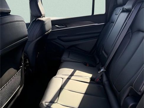New 2025 Jeep Grand Cherokee L Limited image 22