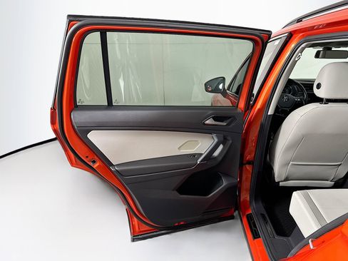 Used 2018 Volkswagen Tiguan SE w/ Panoramic Sunroof Package image 26