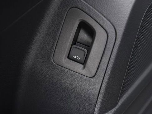 Used 2023 Volkswagen Atlas Cross Sport SEL image 9