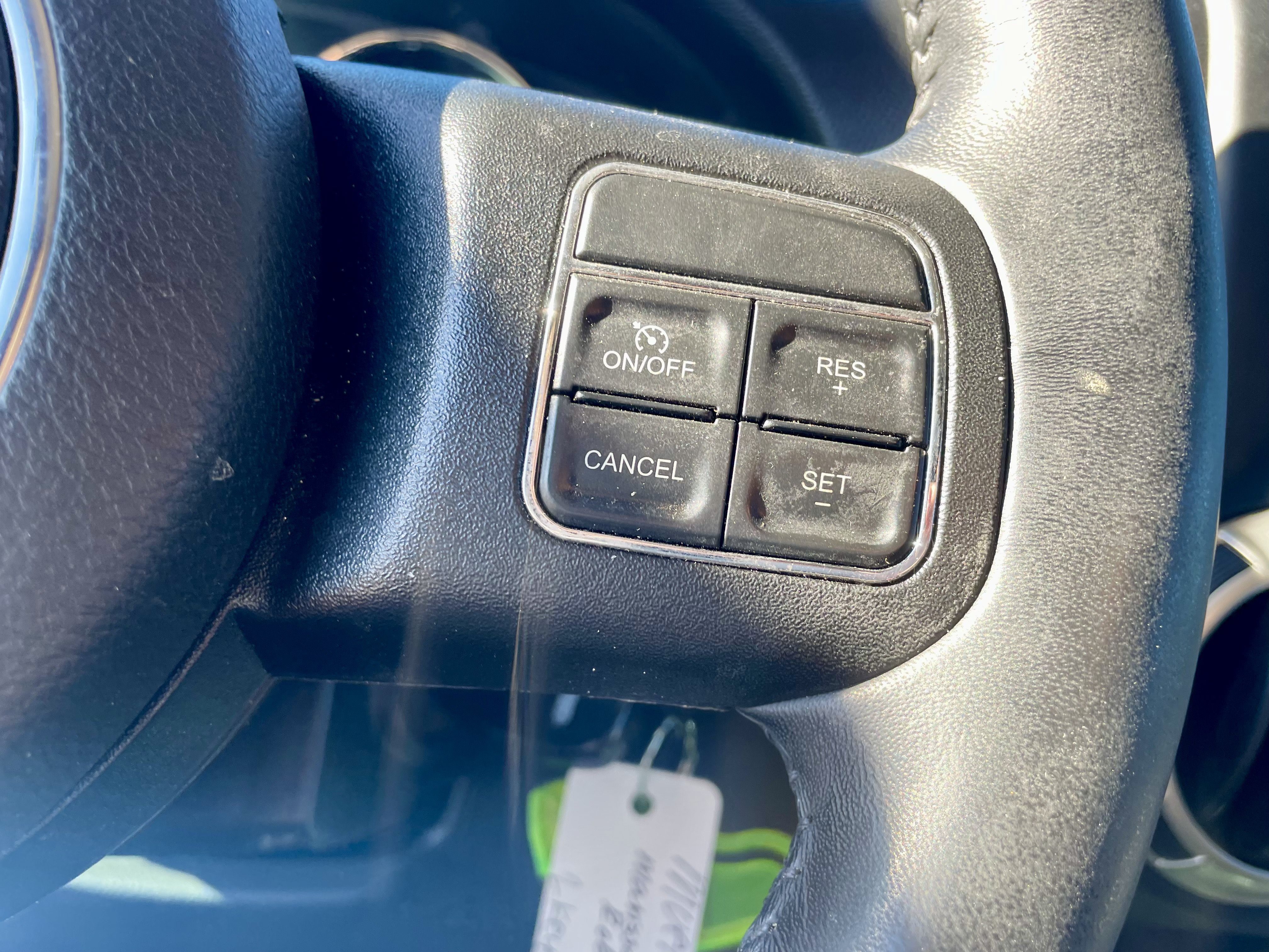 Used 2018 Jeep Wrangler Unlimited Sahara w/ Connectivity Group AWD/4WD image 15