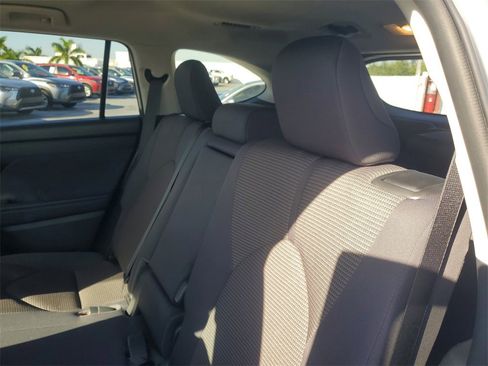 Used 2023 Toyota Highlander LE image 13
