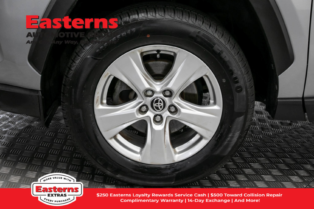 Used 2021 Toyota RAV4 XLE w/ XLE Grade Weather Package AWD/4WD image 34