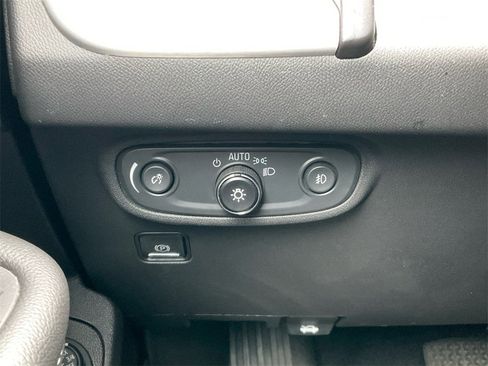 Used 2024 GMC Terrain SLT image 27