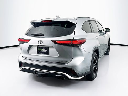 Used 2021 Toyota Highlander XSE AWD/4WD image 9