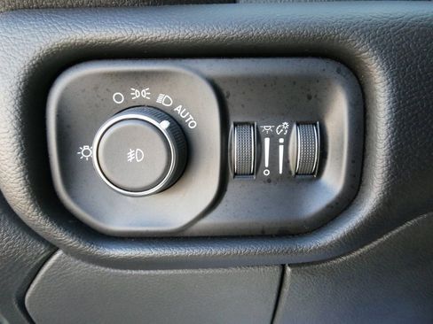 Used 2024 RAM 3500 Laramie image 28