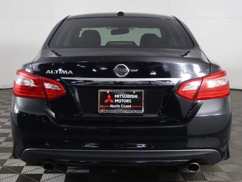 Used 2017 Nissan Altima 2.5 SL w/ Moonroof Package image 12