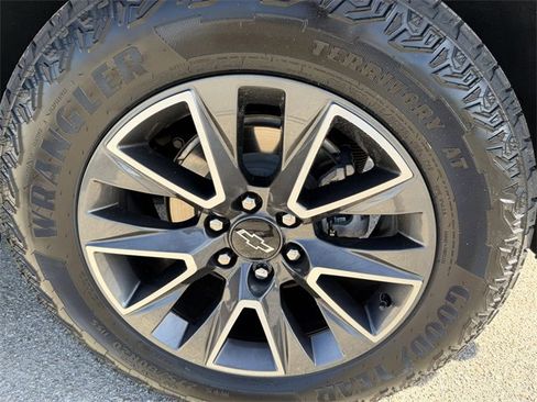 Certified 2024 Chevrolet Tahoe Z71 w/ Z71 Off-Road Package image 32