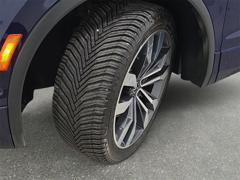 Used 2022 Volkswagen Tiguan SEL R-Line image 31