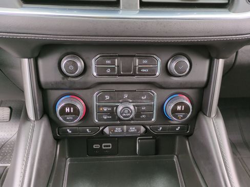 Used 2023 Chevrolet Tahoe Z71 w/ Luxury Package image 11