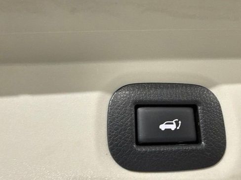 Used 2019 Nissan Rogue SV AWD/4WD image 12