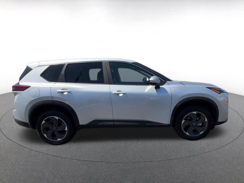 Used 2025 Nissan Rogue SV AWD/4WD image 16