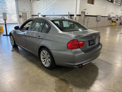 Used 2011 BMW 328i xDrive Sedan image 3