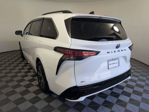 Used 2021 Toyota Sienna XSE AWD/4WD image 7