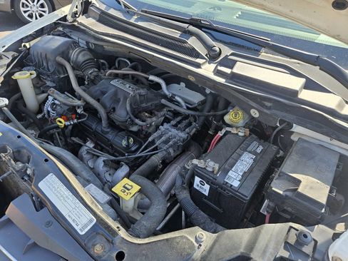 Used 2009 Chrysler Town & Country Touring FWD image 22