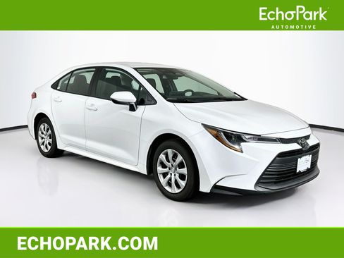 Used 2024 Toyota Corolla LE FWD image 1