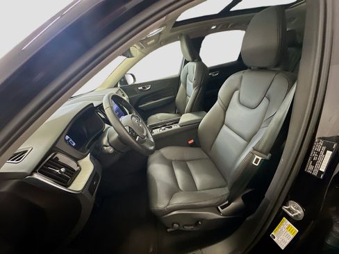 Used 2025 Volvo XC60 B5 Plus image 13