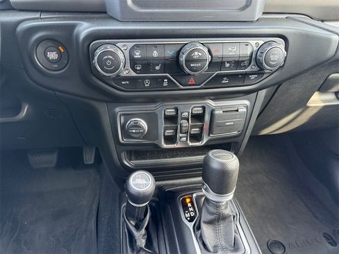 Used 2022 Jeep Gladiator Sport image 13