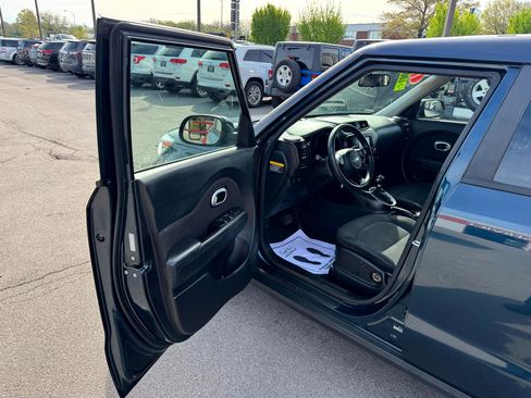 Used 2017 Kia Soul + image 13