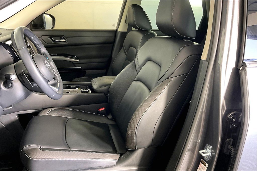 Used 2025 Nissan Pathfinder SL AWD/4WD image 31