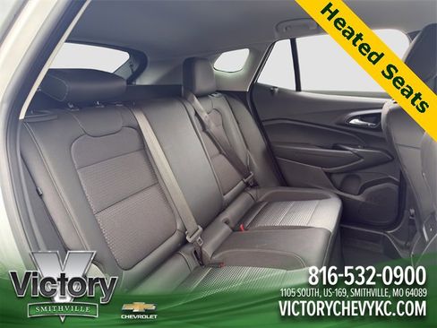 Used 2025 Chevrolet Trax LT w/ LT Convenience Package image 18