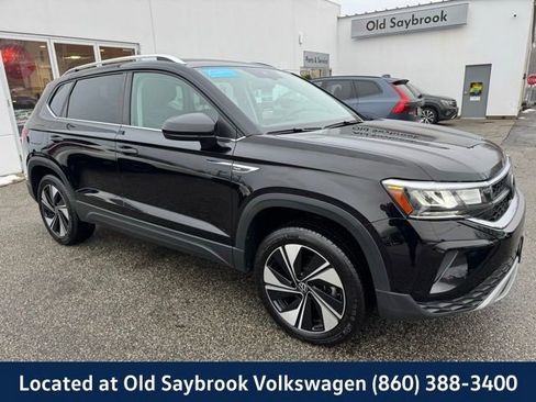 Used 2024 Volkswagen Taos SE image 3